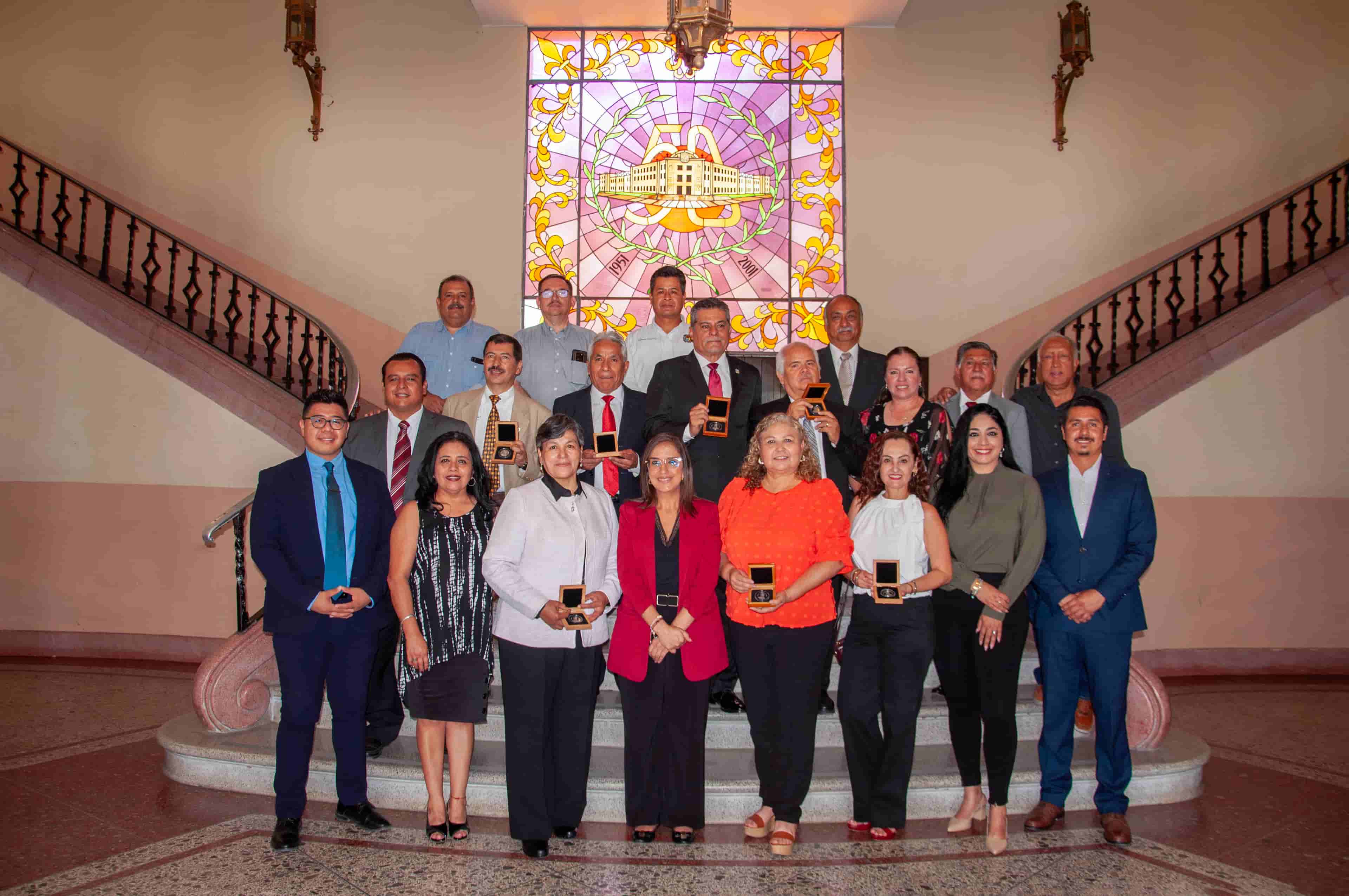 Imagen de artículo ENTREGA TECNM-SALTILLO MEDALLAS “RAFAEL RAMÍREZ” Y CONDECORACIÓN “IGNACIO ALTAMIRANO” A DOCENTES CON 30 Y 40 AÑOS DE SERVICIO