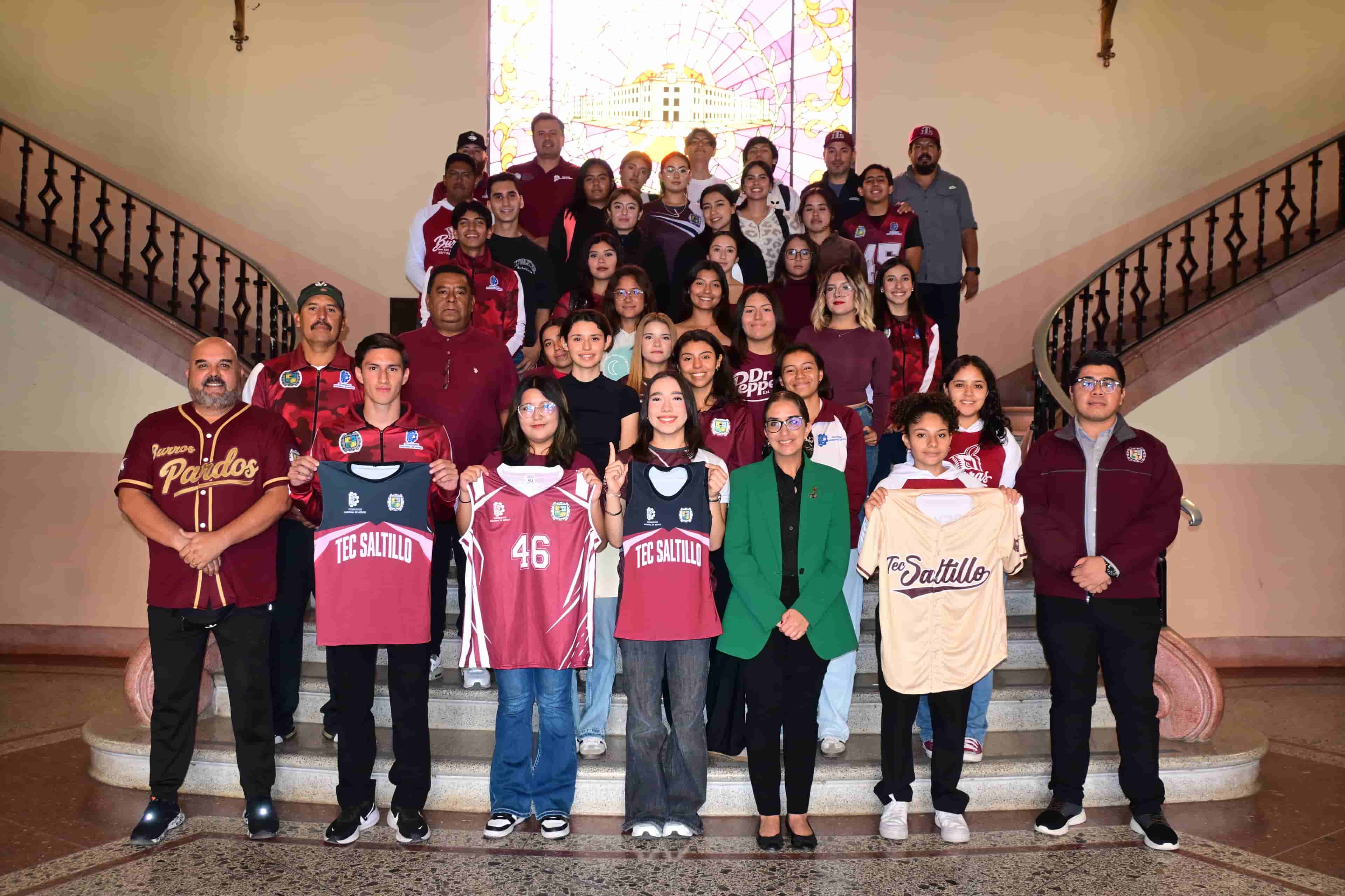 Imagen de artículo UNIFORMAN A ESTUDIANTES DEL TECNM-SALTILLO QUE PARTICIPARÁN EN EL LXVIII EVENTO NACIONAL DEPORTIVO QUE SE CELEBRA EN TECNM-TEPIC