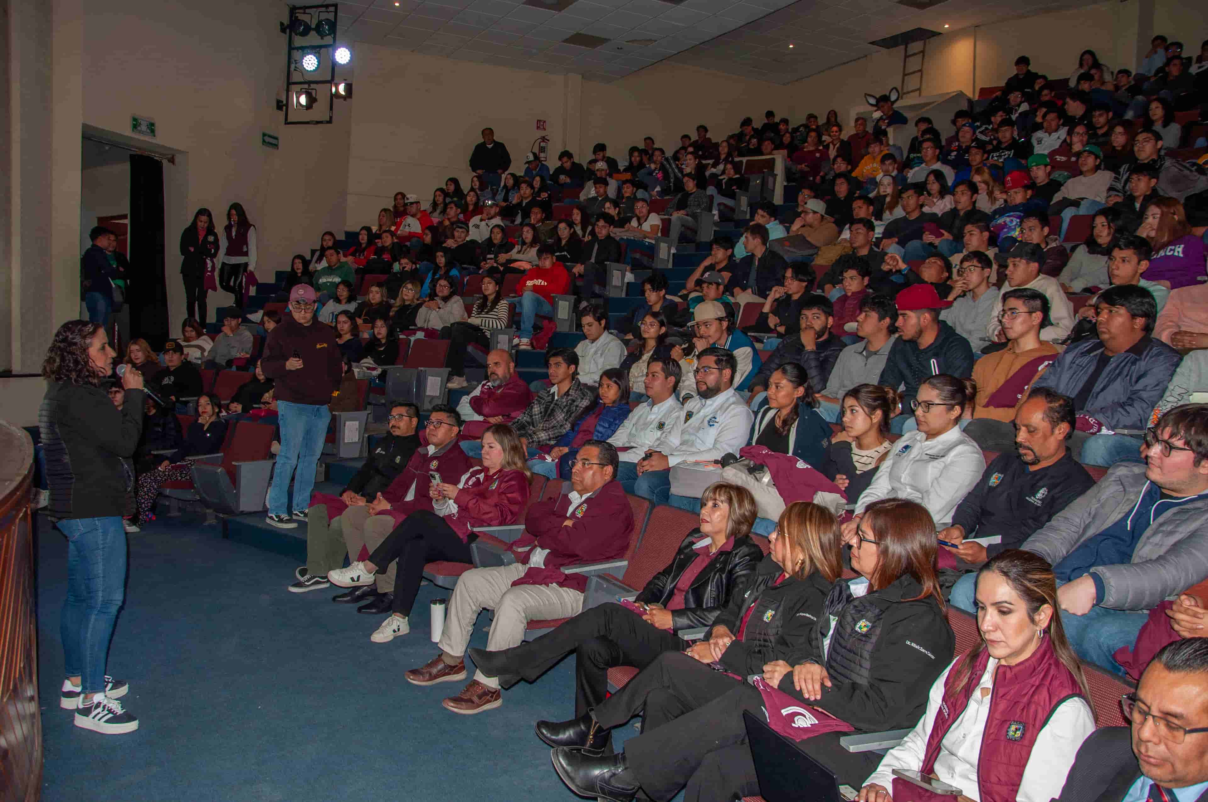 Imagen de artículo ESTUDIANTES DE PRIMER SEMESTRE DEL TECNM-SALTILLO SE PONEN LA GUINDA