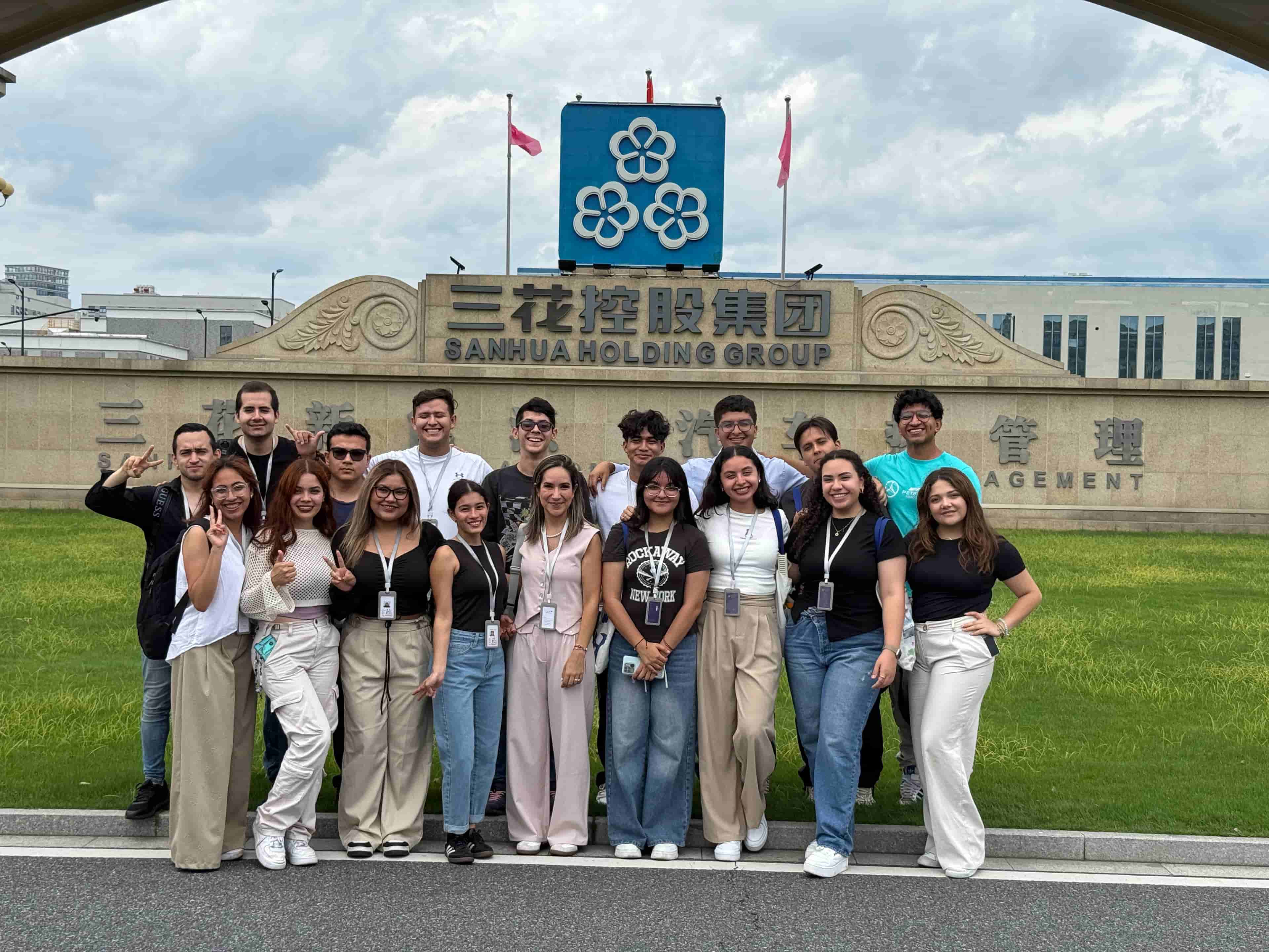Imagen de artículo VISITAN BURROS PARDOS 5 EMPRESAS CHINAS EN SU VISITA A HANGZHOU DIANZI UNIVERSITY