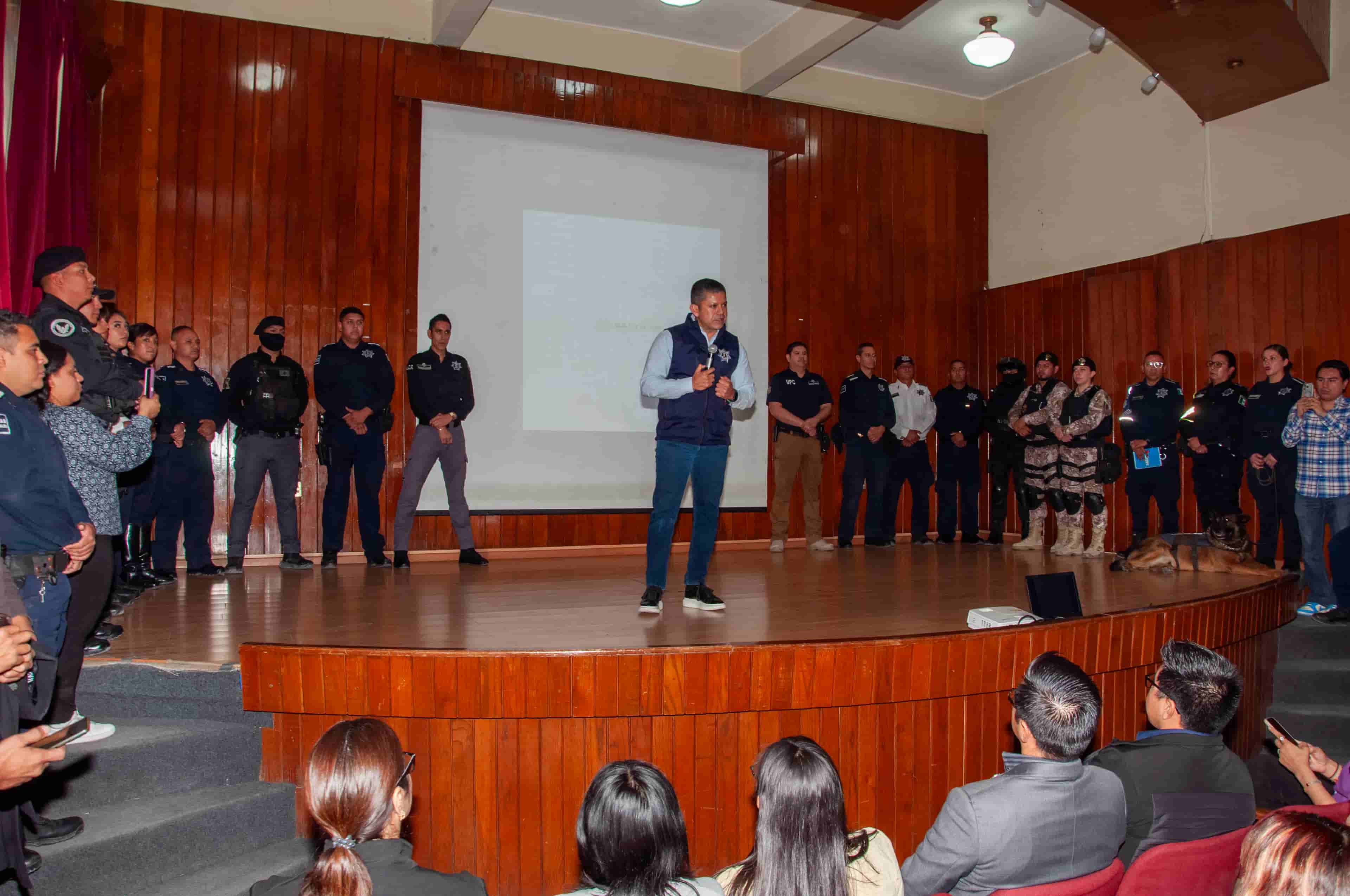 Imagen de artículo TIENE FRUCTÍFERA REUNIÓN COMISIONADO DE SEGURIDAD Y DIVERSOS GRUPOS DE POLICÍA CON ESTUDIANTES DEL TECNM-SALTILLO