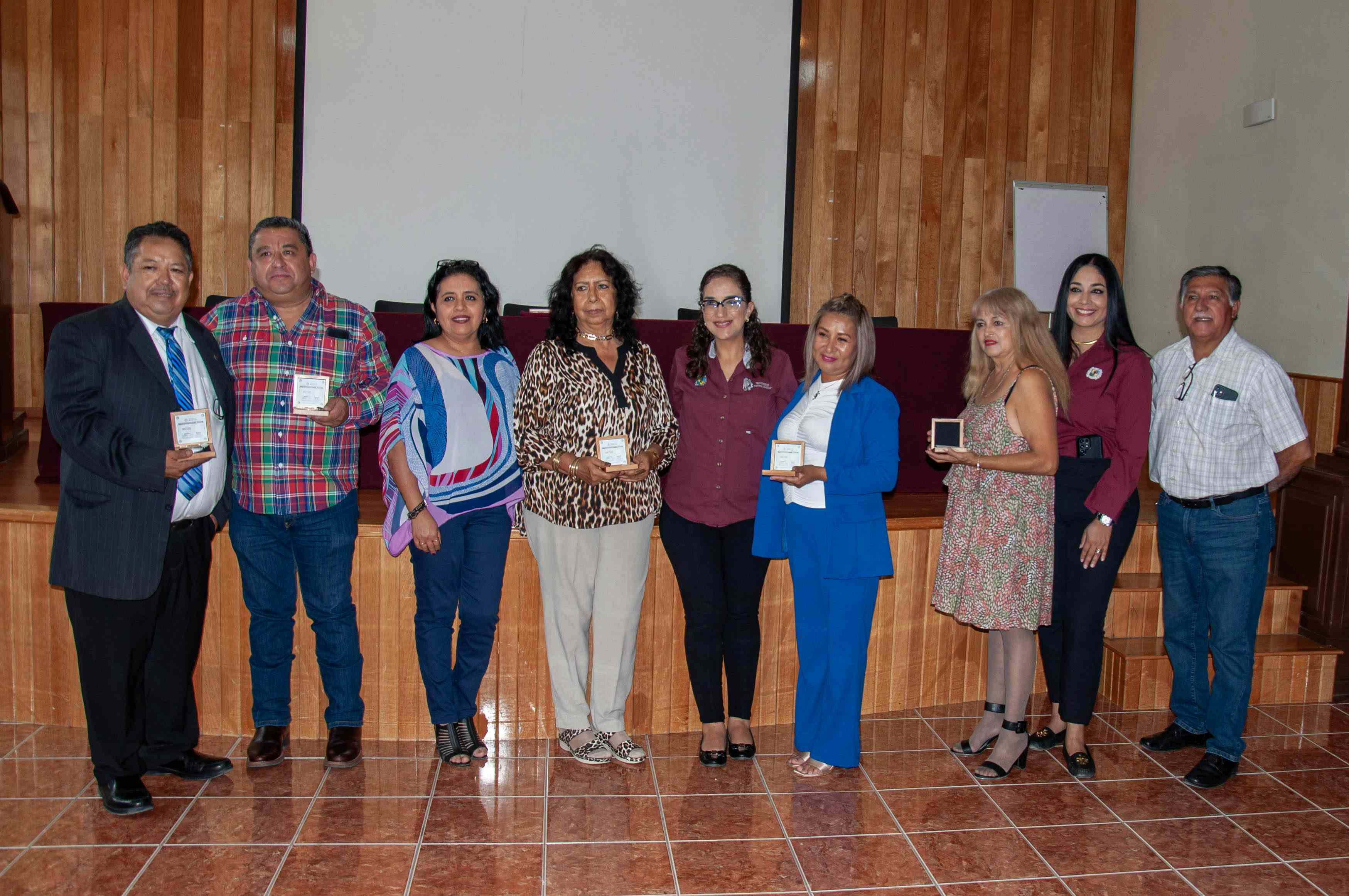 Imagen de artículo ENTREGAN MEDALLAS “PREMIO NACIONAL DE ANTIGÜEDAD EN EL SERVICIO PÚBLICO”