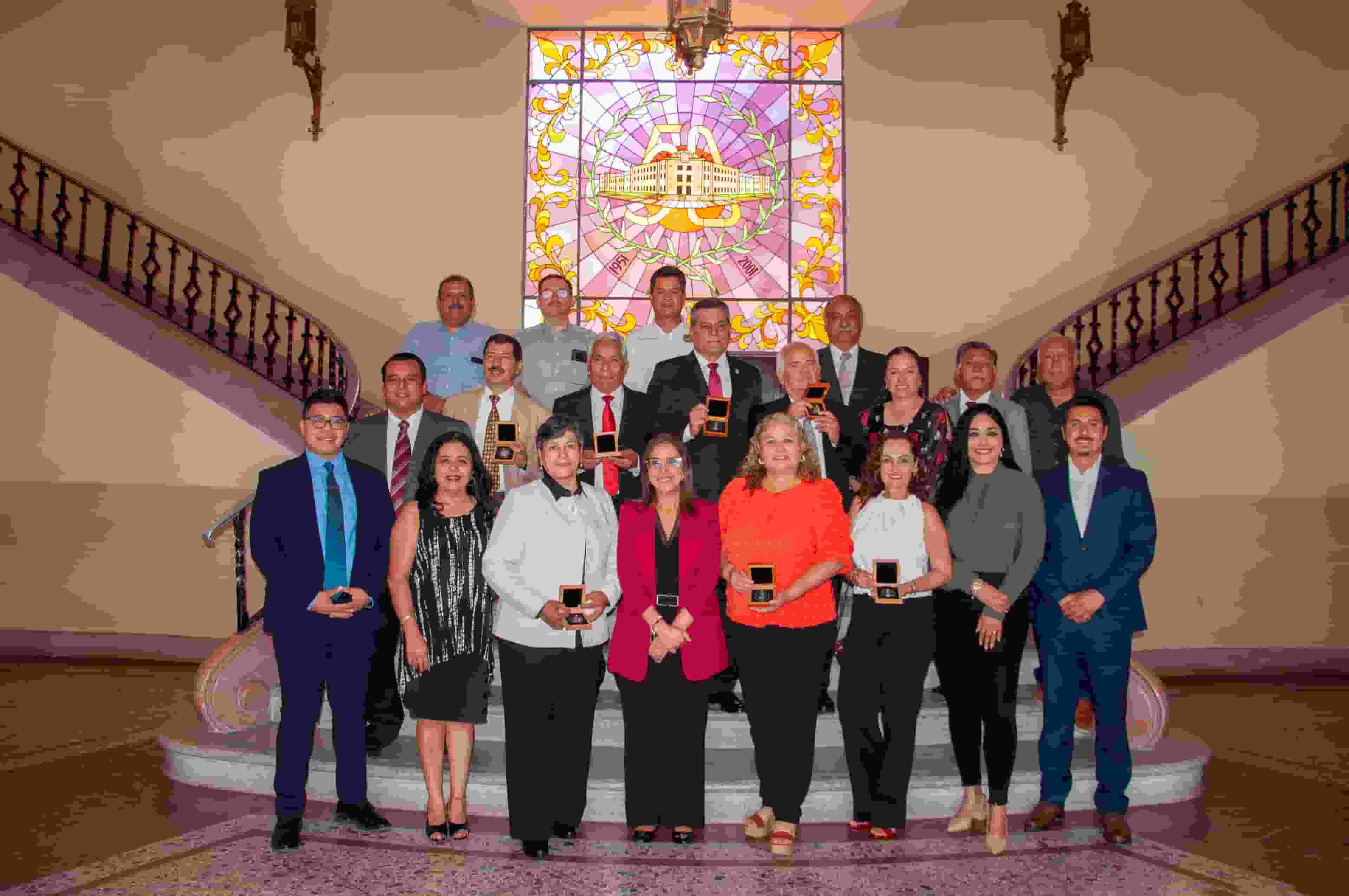 Imagen de ENTREGA TECNM-SALTILLO MEDALLAS “RAFAEL RAMÍREZ” Y CONDECORACIÓN “IGNACIO ALTAMIRANO” A DOCENTES CON 30 Y 40 AÑOS DE SERVICIO
