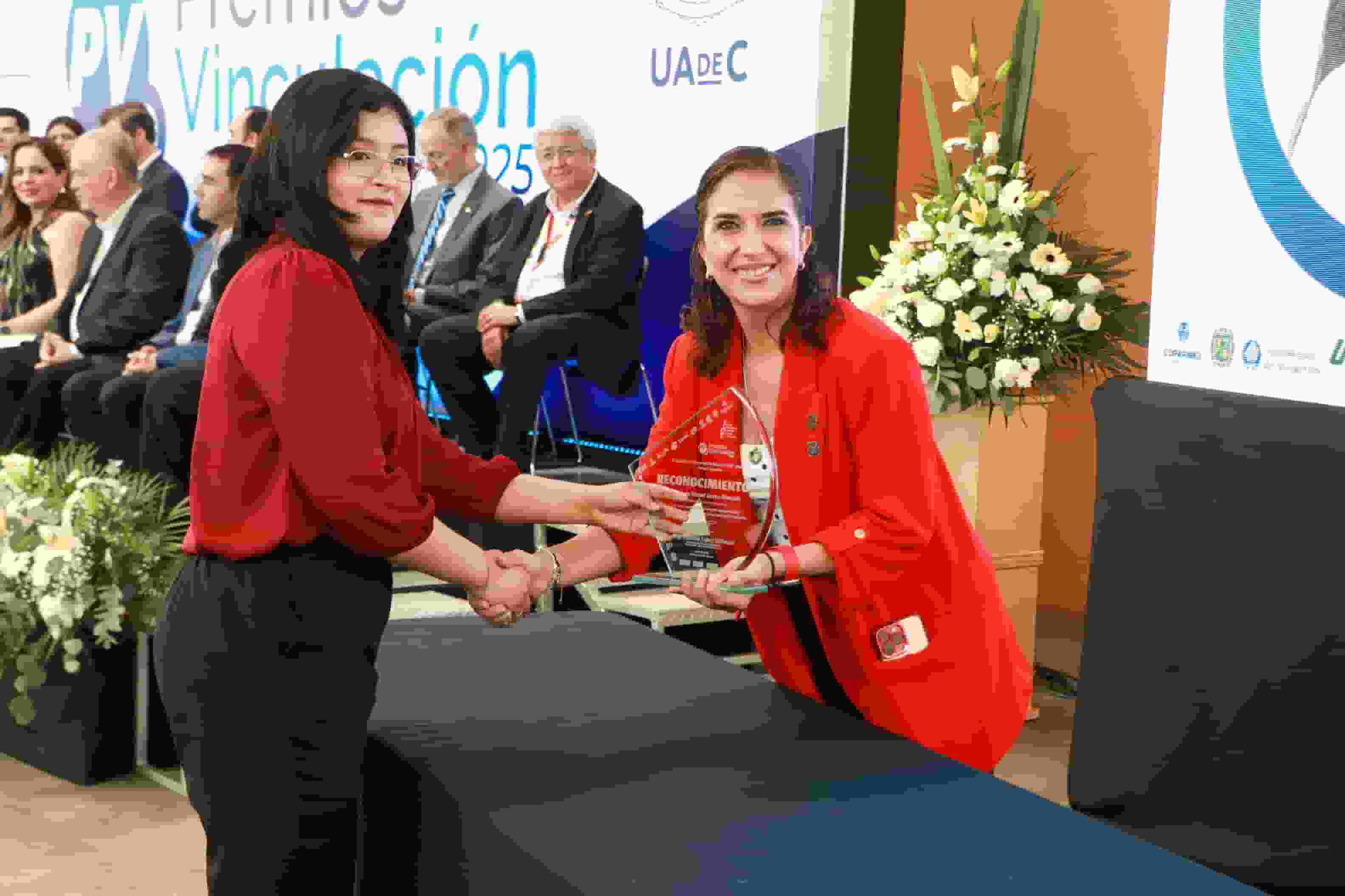 Imagen de POR SU EXCELENCIA Y COMPROMISO RECONOCEN A DOCENTE Y DOS ALUMNOS DEL TECNM-SALTILLO EN LA VIGÉSIMA PRIMERA EDICIÓN DE LOS PREMIOS VINCULACIÓN