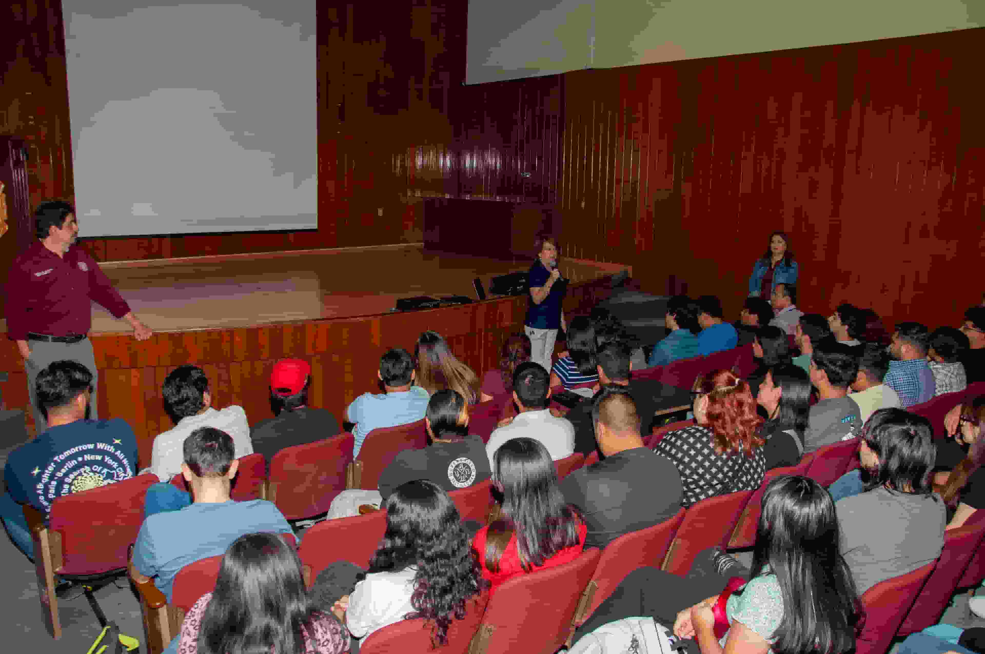 Imagen de ORIENTAN A LAS Y LOS ESTUDIANTES QUE SON ELEGIBLES PARA LA RESIDENCIA PROFESIONAL EN EL SEMESTRE AGOSTO-DICIEMBRE 2025